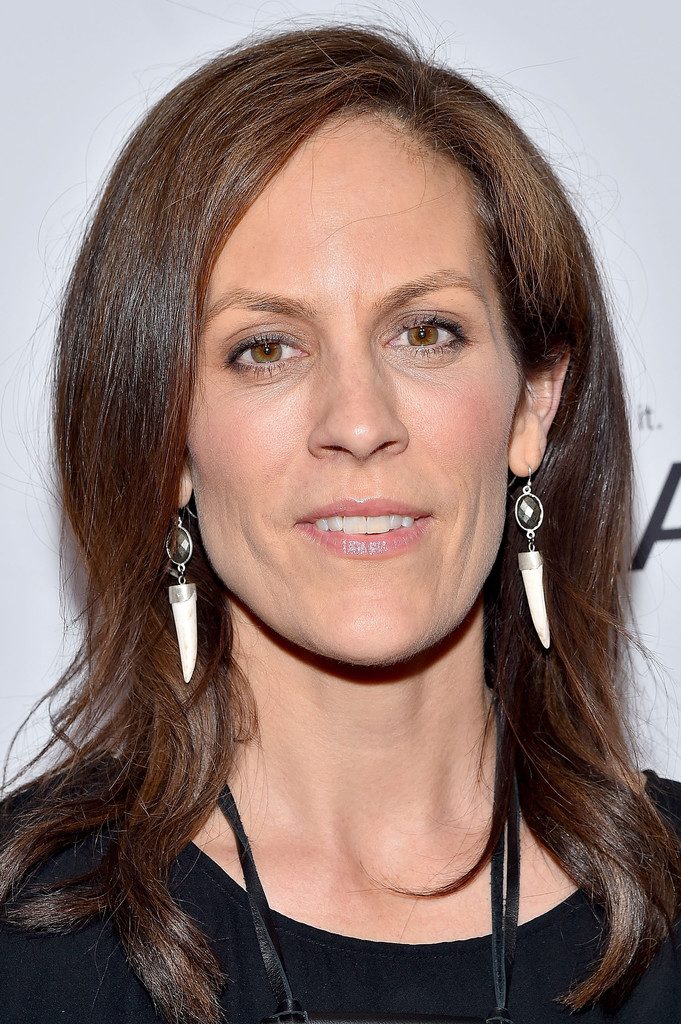 annabeth-gish-height-681x1024
